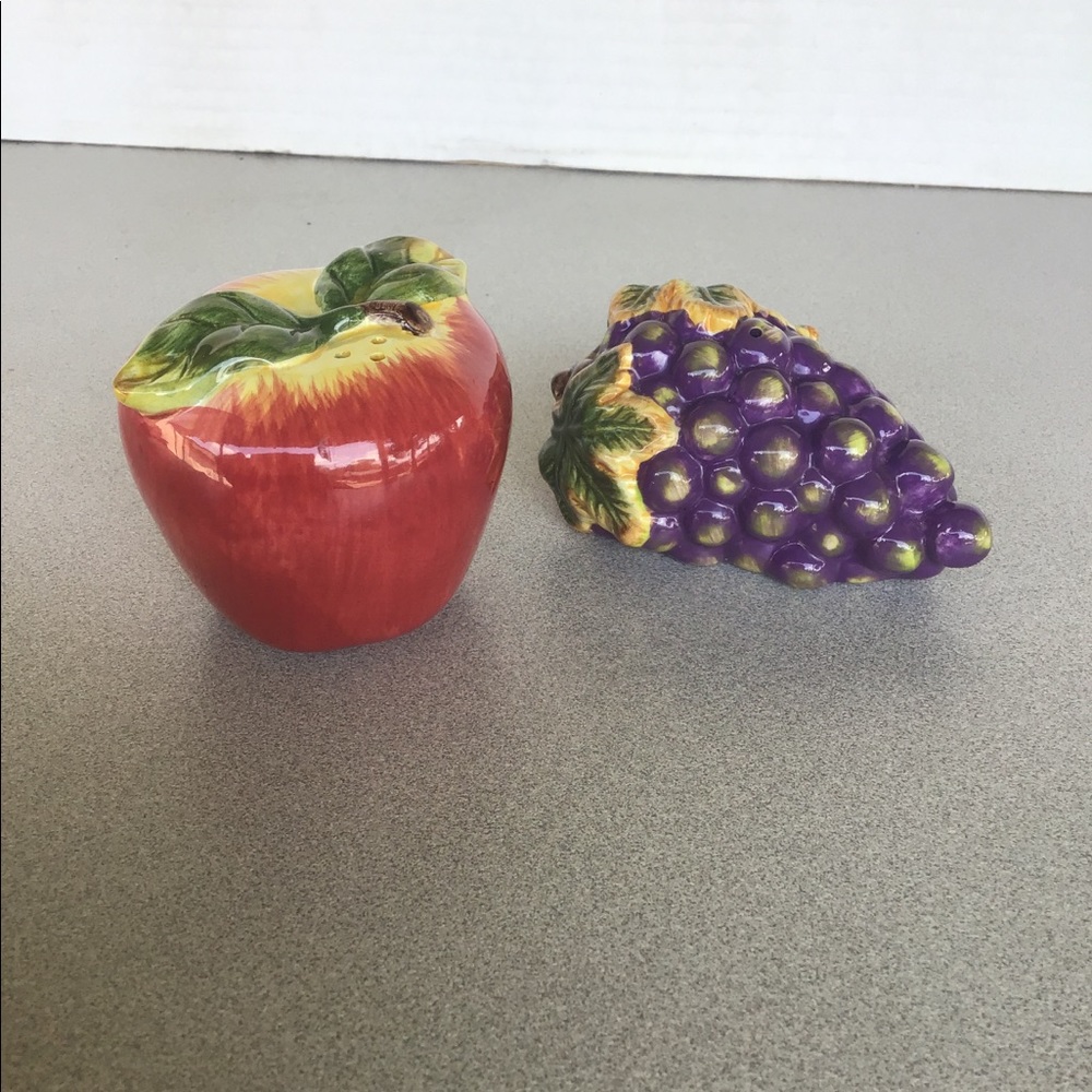 Salt & Pepper Shakers (VINTAGE)